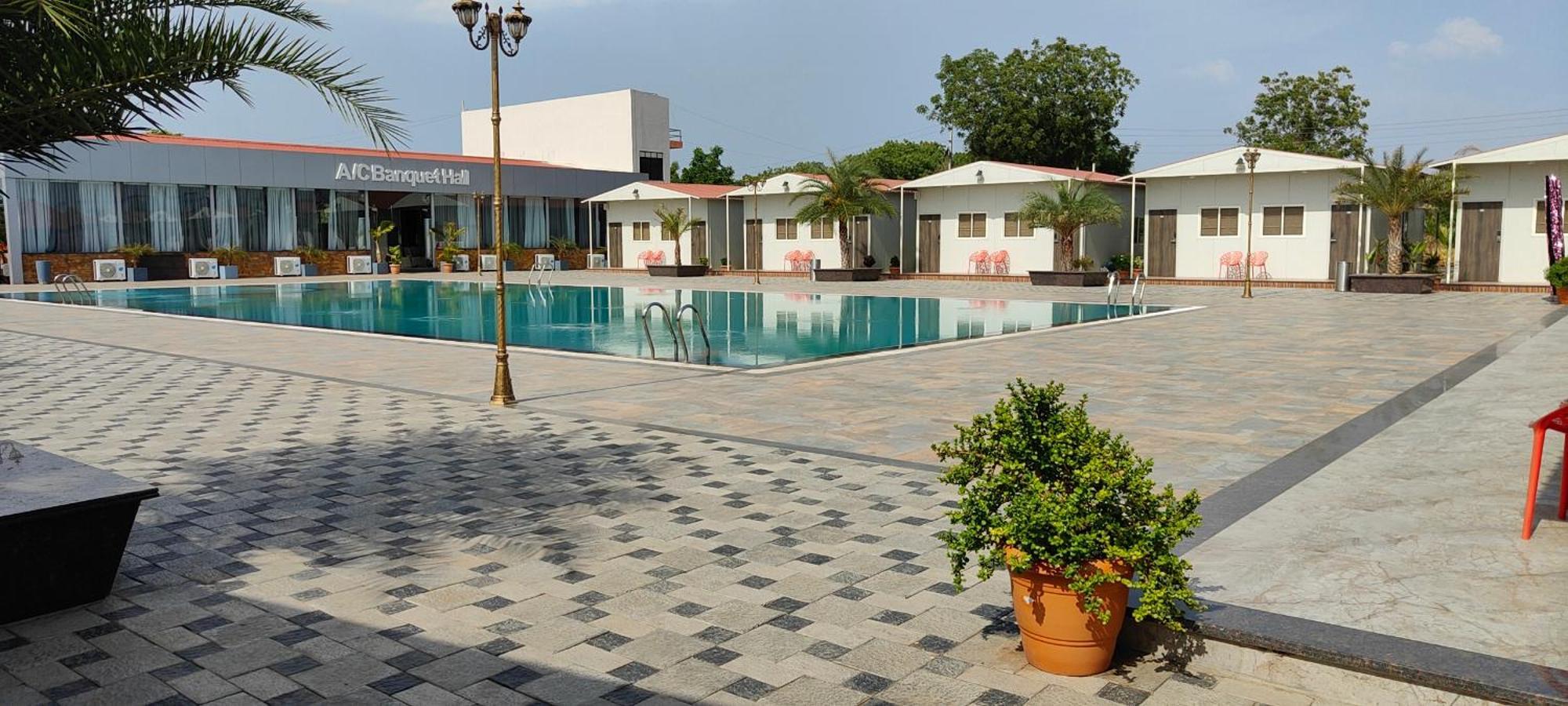 Vss Lawns & Resorts Llp Shahada Esterno foto