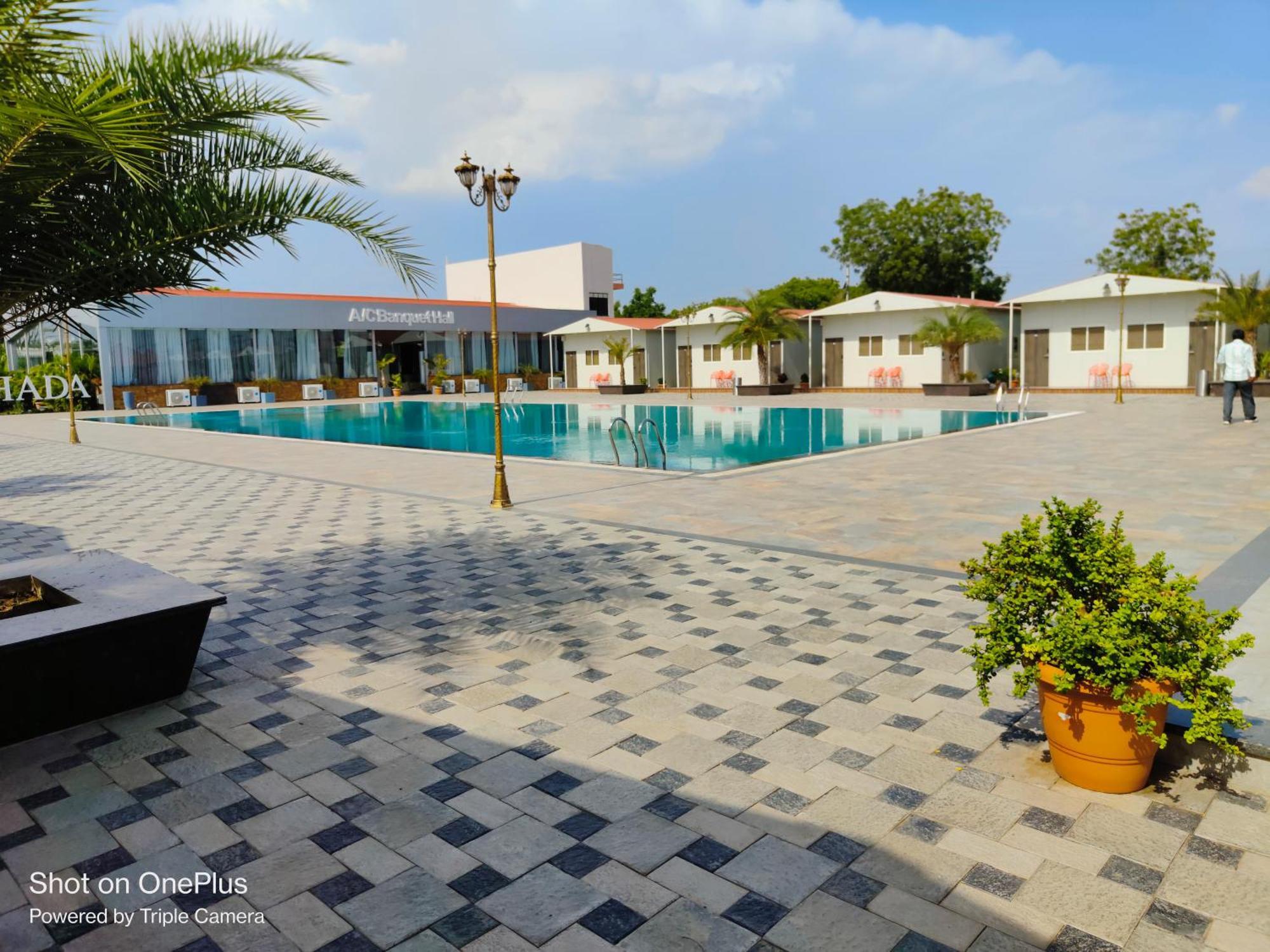 Vss Lawns & Resorts Llp Shahada Esterno foto