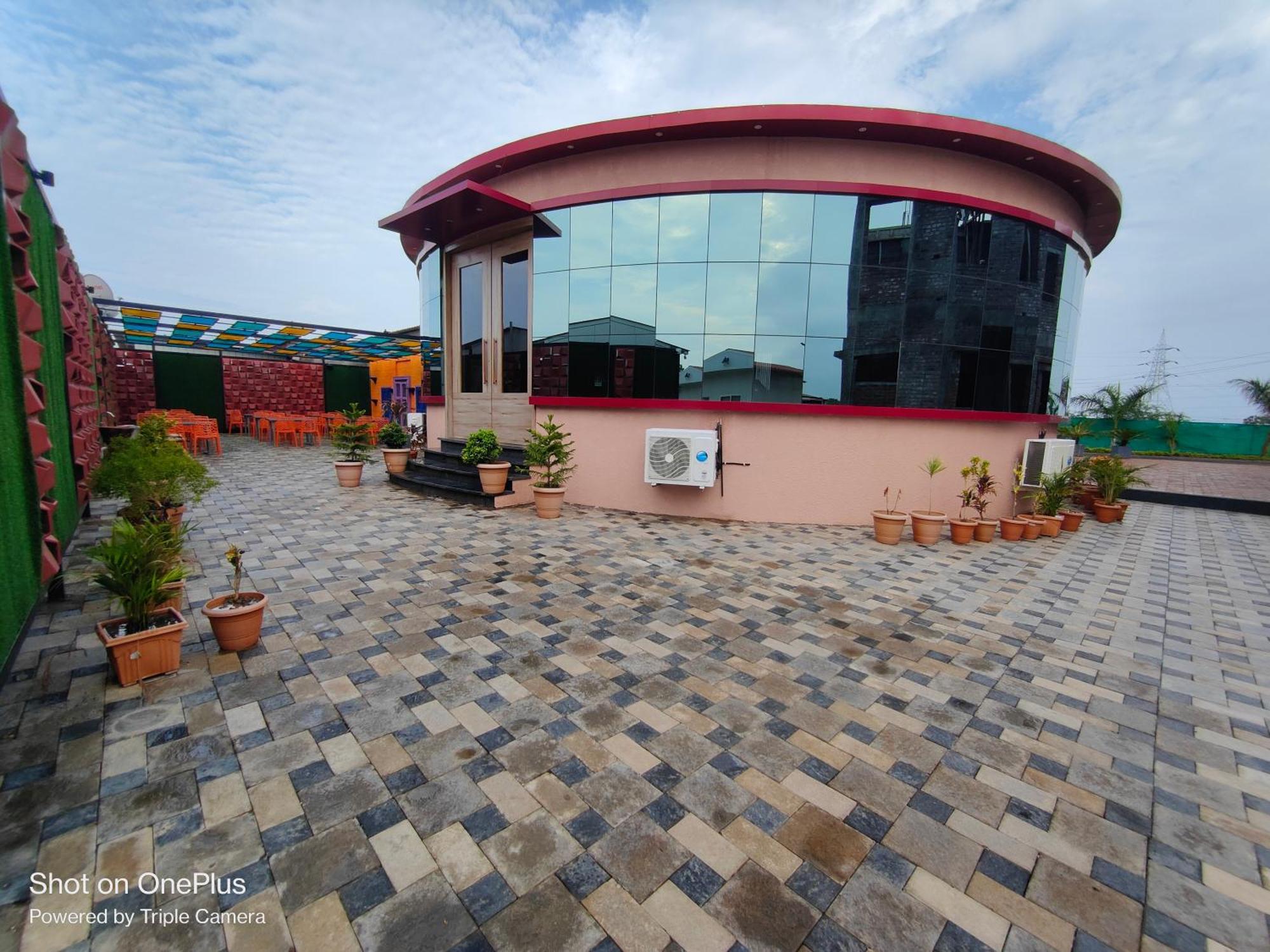 Vss Lawns & Resorts Llp Shahada Esterno foto