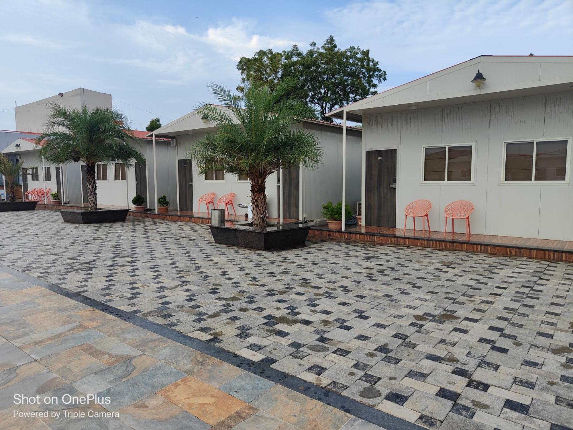 Vss Lawns & Resorts Llp Shahada Esterno foto